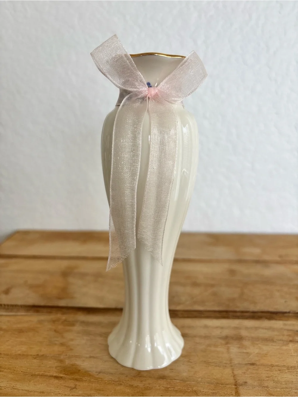 Lenox Tied With Love Bud Vase Porcelain Heart Charm Mothers Day Vintage Gold Rim